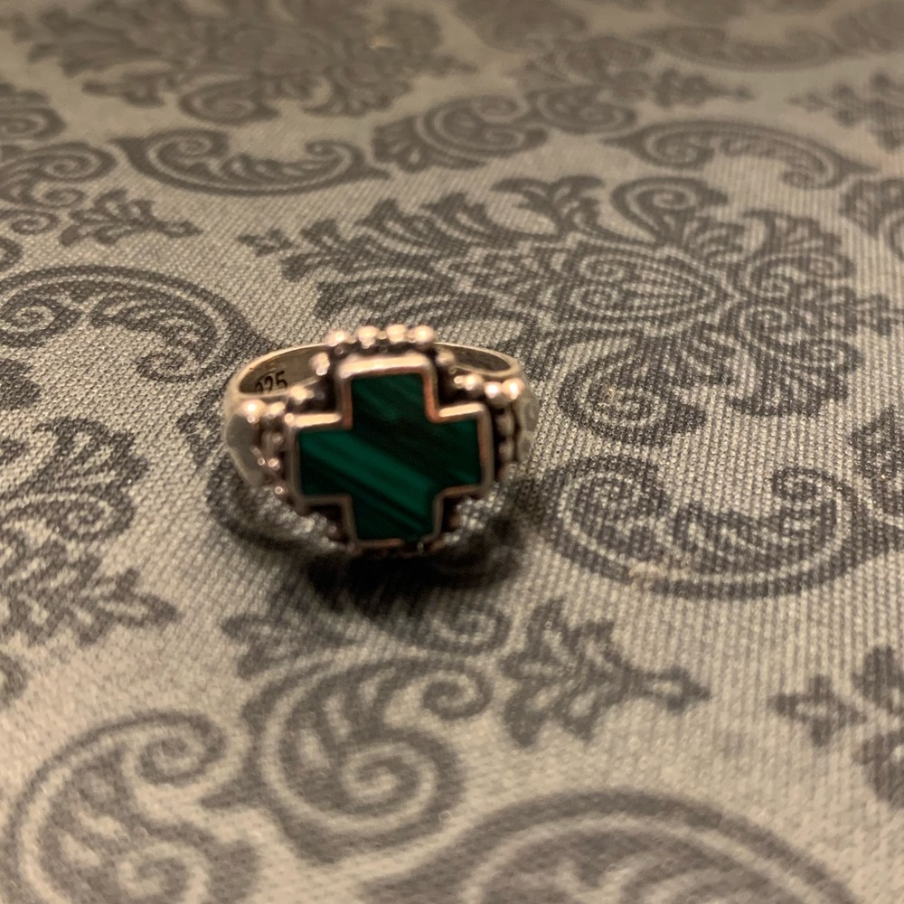Green striped cross ring